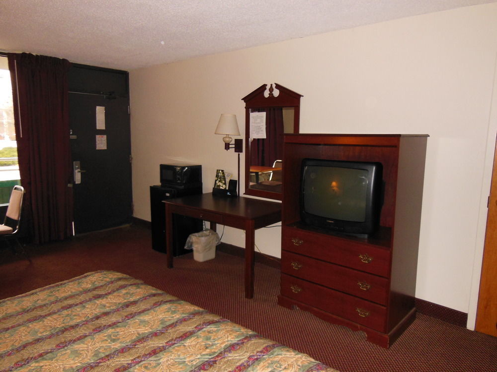 Quality Inn South Boston - Danville East Bagian luar foto