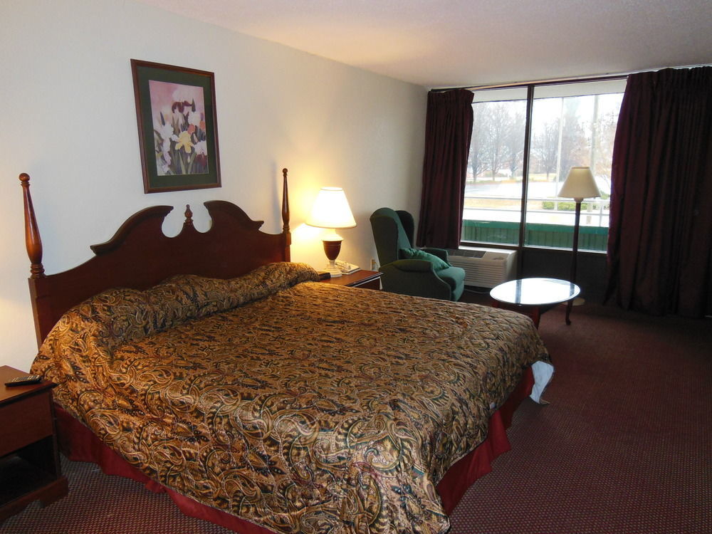 Quality Inn South Boston - Danville East Bagian luar foto