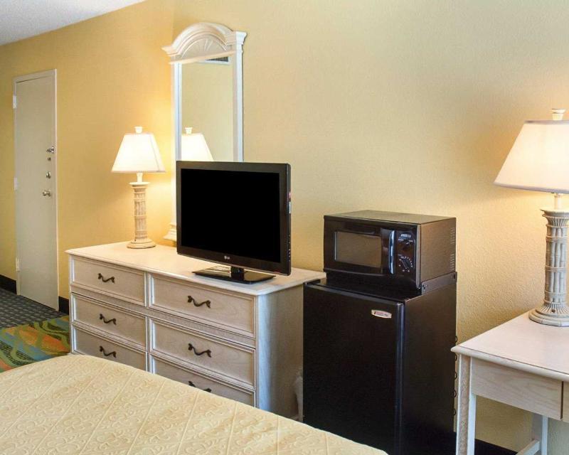 Quality Inn South Boston - Danville East Bagian luar foto